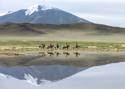 Mongolia photography tour - eagle hunters
