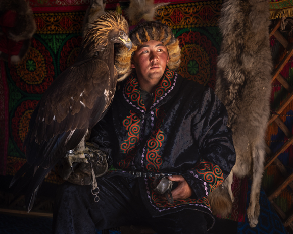 Mongolia photography tour - eagle hunters